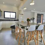 Villa 8 Personnes Avec Piscine - Lecci