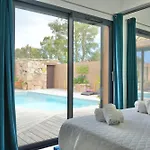 8 Personnes Avec Piscine - Villa