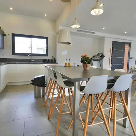 Villa 8 Personnes Avec Piscine - Lecci