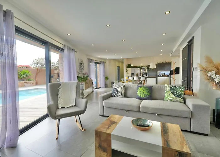 8 Personnes Avec Piscine - * Lecci