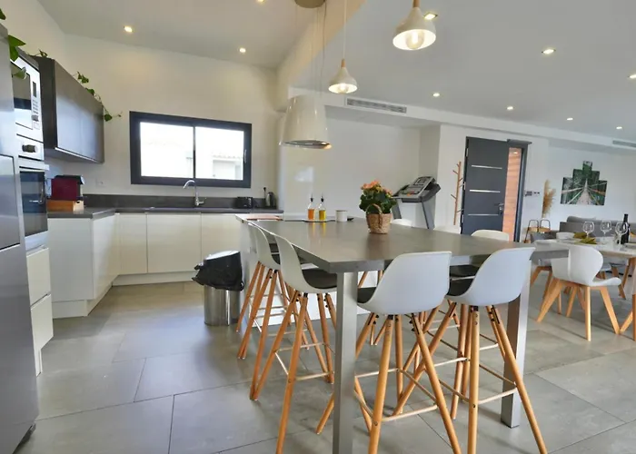 Villa 8 Personnes Avec Piscine - Lecci